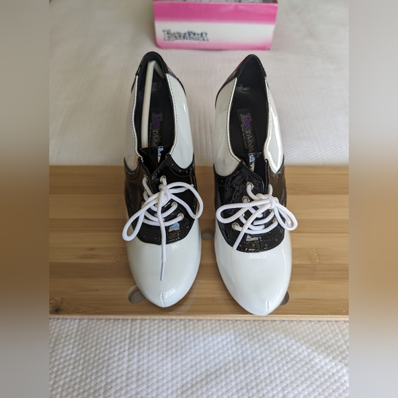 Funtasma Black & White Lace Up 4" Heeled Oxfords Model "SADDLE 48" SZ 6 . - Picture 2 of 7